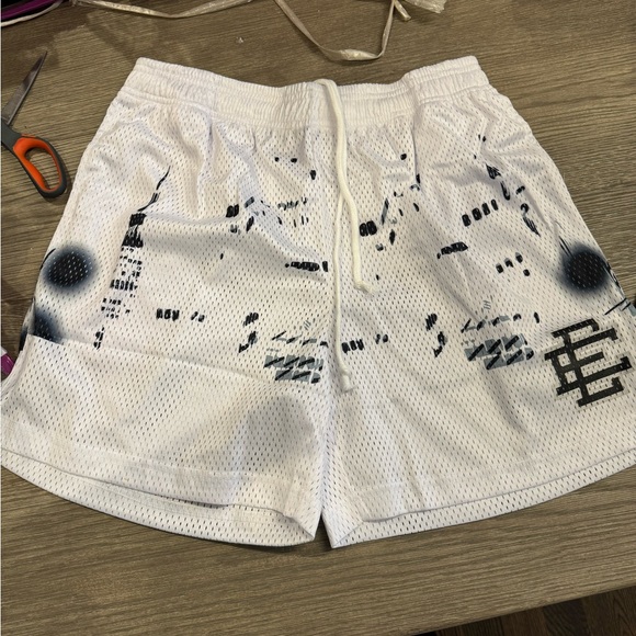 Eric Emmanuel EE Basic Short “White Skyline” Condition is new with tags - Picture 4 of 4
